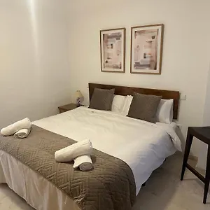 https://apartament-golf-pool-guadalmina.es-andalucia.com